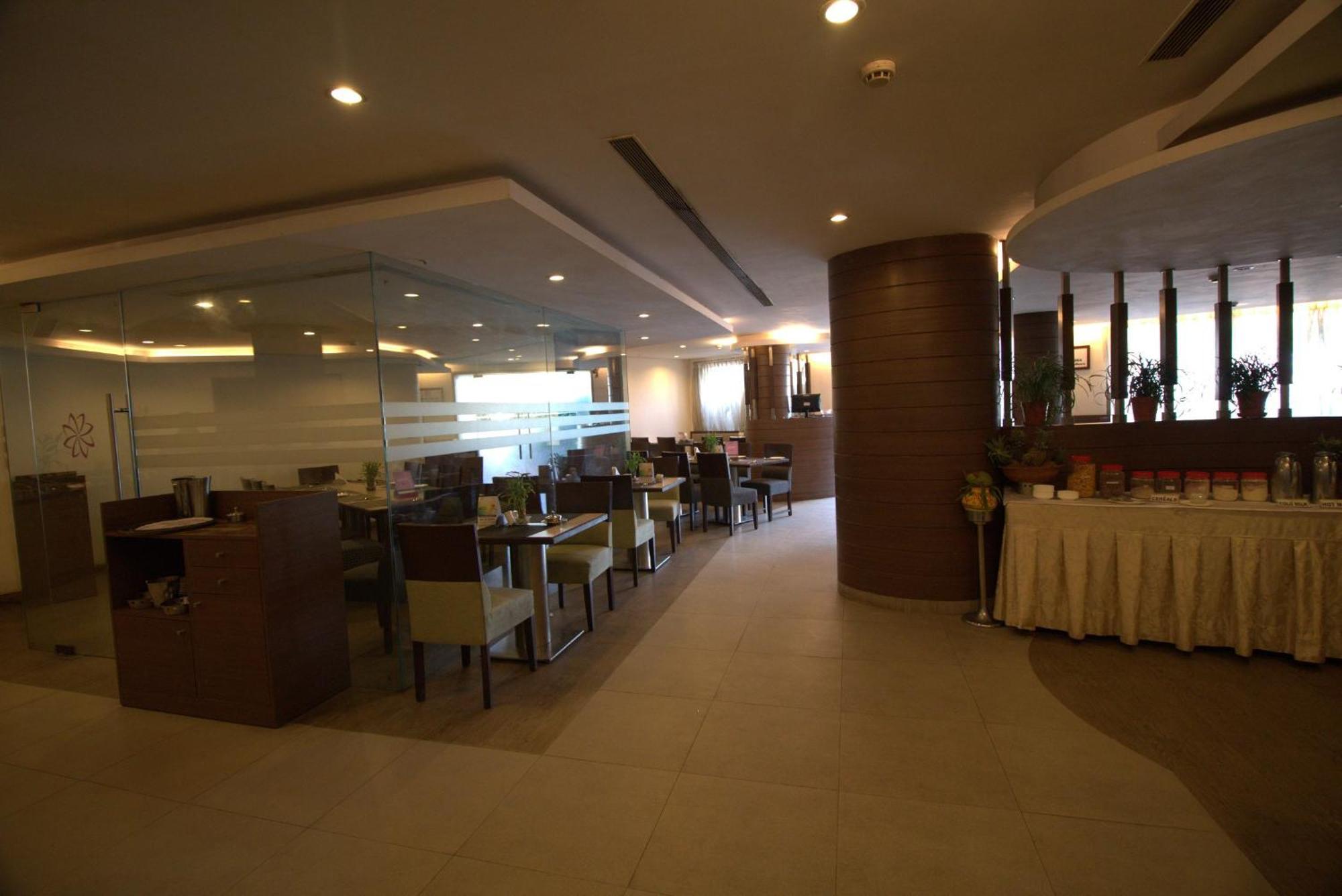Ira By Orchid Bhubaneswar Hotel Kültér fotó